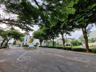 an empty street with trees and a house in the background at Spacious 3 Ensuite Bedrooms Townhouse in Rama 3, Bangkok in Bangkok