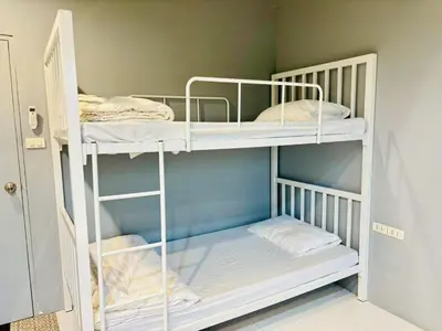 a room with two bunk beds in a room at Bangkok Phattanakan32 guest house in Bangkok