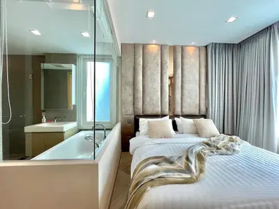 a bedroom with a bed and a bathtub and a tub at Supreme Spacious 2-Bedroom in Prime Location! BTS Thonglor in Bangkok