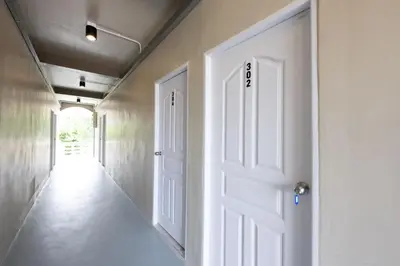 an empty hallway with a white door in a room at ดอนเมือง 201 Near DMK airport BTS Wat PhraSi in Bang Khen