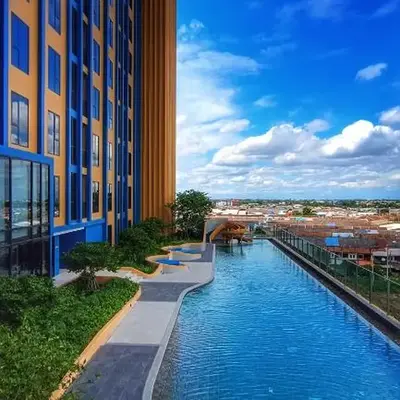 Plum New West - Pool View