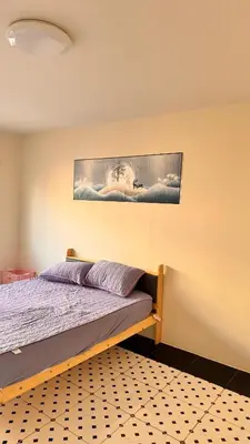 a bedroom with a bed and a picture on the wall at \u8f89\u714c\u62c9\u629b\u9644\u8fd13\u5ba4\u522b\u5885 in Ban Zong Katiam