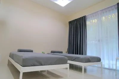 two beds in a bedroom with a window at 38 House Don Mueang Airport BTS Wat Phrasi in Bang Khen