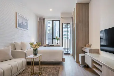 a hotel room with a bed and a couch at Hampton Residence Phayathai in Sathani Sam Sen