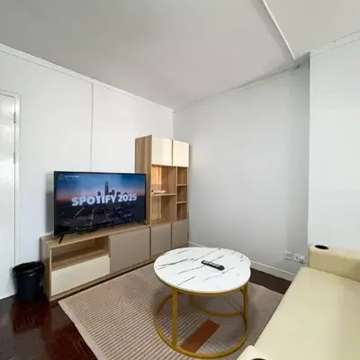 Cozy Silom Retreat Near BTS Balcony Smart TV