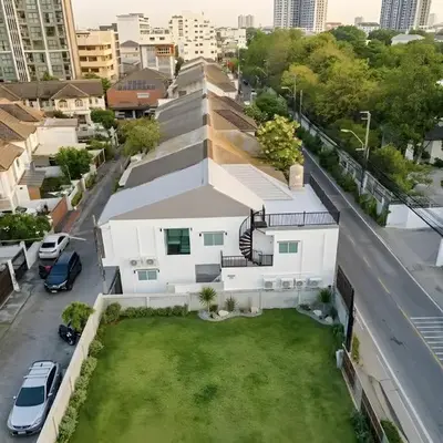 Bangkoks most beautiful modern villa centre