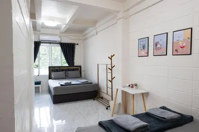 a small bedroom with a bed and a table at ดอนเมือง 303 Near DMK Airport BTS Wat PhraSi in Bang Khen
