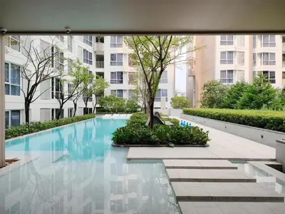 a swimming pool in the middle of a building at Phahonyothin 35 Cozy 1BR Near BTS Chatuchak in Sathani Bang Khen