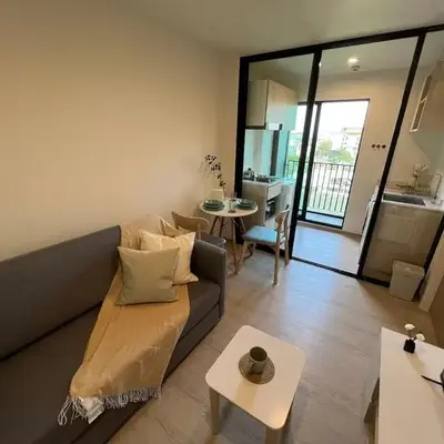 Quiet apartment with pool close to MRT station