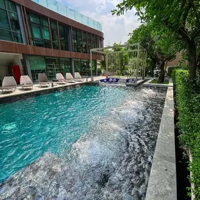 Luxury apartment near On Nut BTS station with swimming pool