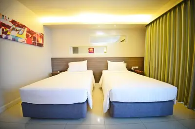 two beds in a hotel room with two at Praso@Ratchada12 in Bangkok
