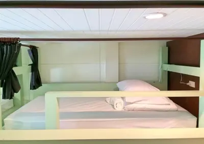 a bunk bed in a room with at Yoo Yen Pen Sook in Bangkok