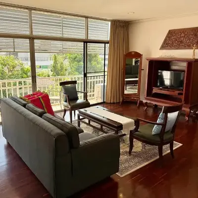 Samsen Suites Spacious 2BR Contemporary Thai Style