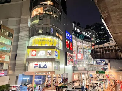 a tall building in a busy city at night at Pipa Hotel Bangkok Sukhumvit 11 in Bangkok