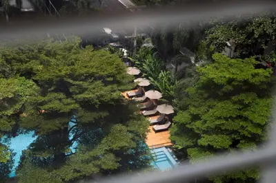 an overhead view of a resort with a pool and trees at COMO Metropolitan Bangkok in Bangkok
