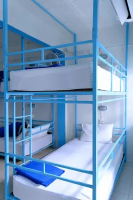 a room with two bunk beds in a room at Bodega Bangkok Soi 23 in Bangkok