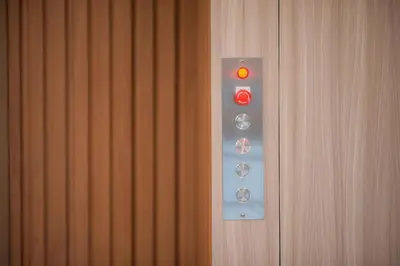 a red traffic light on the side of a wall at The Moon Night Hotel in Bangkok