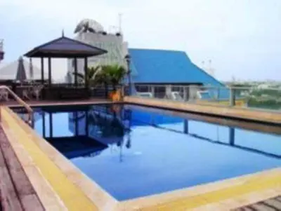 a swimming pool with a gazebo on top of a building at King Royal Garden Inn in Bangkok