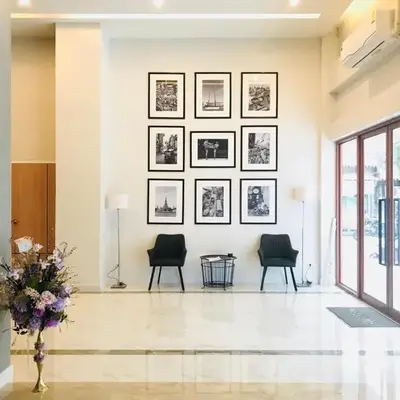 Metro hotel