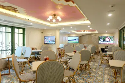 a restaurant with tables and chairs in a room at Siri Heritage Bangkok Hotel in Bangkok
