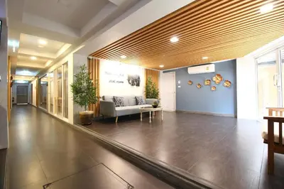 an office lobby with a couch and a table at Super OYO 483 Pannee Hotel Khaosan in Bangkok