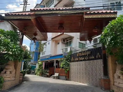 a building with a sign on the side of a street at Vanlisut Hotel Ngamwongwan in Nonthaburi