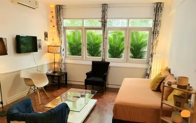 a living room with a bed and a window at Villa Thaï Sukhumvit Asok Nana in Bangkok