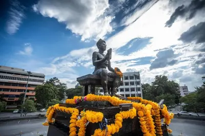 a statue of a woman sitting on a bird at ลีลาวดี ซอยมหาดไทย รามคำแหง65 Mahadthai in Bangkok