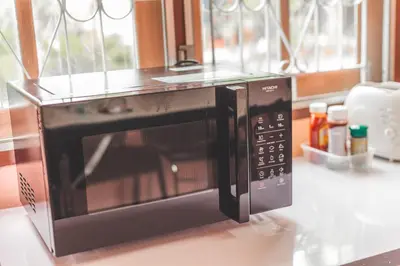 a microwave sitting on top of a counter at Gaiwandhanat Homestay in Bangkok