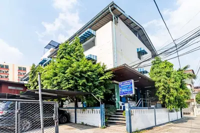 a building with a fence in front of it at Riski Residence Bangkok-noi - Wasit Apartment in Bangkok