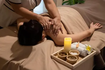 a woman getting a massage from a therapist at J & L Residence and Spa in Ban Khlong Khwang Klang