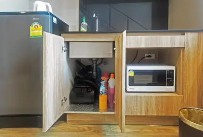 a cabinet with a microwave in a kitchen at Blossom Sathorn Hospitality \uff08\u66fc\u8c37\u9ad8\u7aef\u9152\u5e97\u516c\u5bd3\uff09 in Bangkok