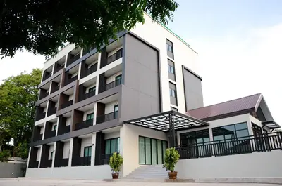 an image of a building at Re Riva in Ban Bang Bamru