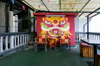 a wall with a painting of a dragon on it at Loftel 22 Hostel in Bangkok