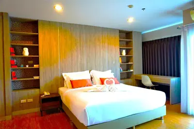 a bedroom with a large bed in a room at Nest n Rest Hotel in Ban Bang Toei (1)
