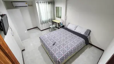 an overhead view of a bedroom with a bed at APARTMENT A4 DINDAENG in Bangkok