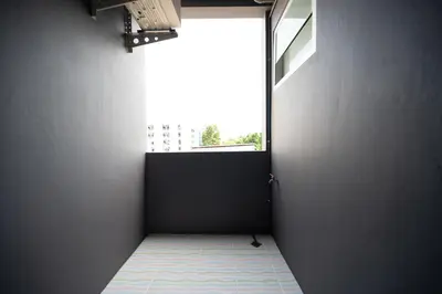 a room with a door with a window in it at หรรษาเพลส ลาดพร้าว 124 in Ban Bang Toei (1)