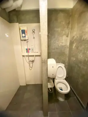 a small bathroom with a toilet and a shower at Cafe ice resident in Yan Nawa