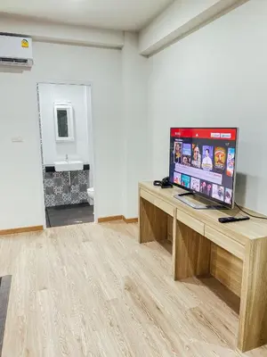 a room with a desk with a computer on it at GP House Bangkok - Sukhumvit Onnut BTS Skytrain in Bangkok