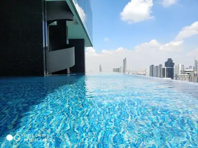 a infinity pool on the roof of a building at Sathon Luxury High-rise Apartment City View KingPower ,IconSiam ,BNH,Silom in Bangkok