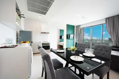 a kitchen and dining room with a table and chairs at The Rich Residence Sukhumvit Nana in Bangkok