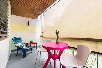 a room with a pink table and chairs at Bang Chak Homestay in Amphoe Phra Khanong