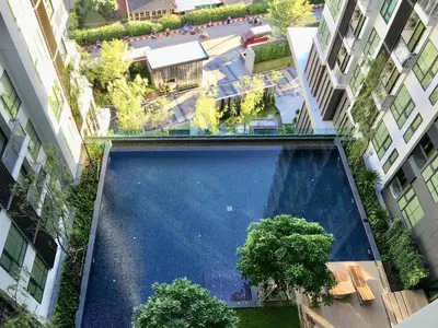 an overhead view of a swimming pool in an apartment building at Rhythm sukhumvit 36 two bedrooms in Bangkok