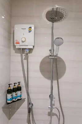 a shower with a blow dryer and bottles of beer at Baansuansao in Bang Rak