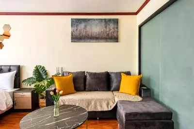 a living room with a couch and a table at SelfCheckIn Omni Tower Sukhumvit4 NaNa Asoke BTS MRT Hispeed WiFi Pool&Gym in Bangkok