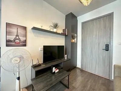 a living room with a flat screen tv and a fan at Monte Rama 9 near JodFair Market in Bangkok